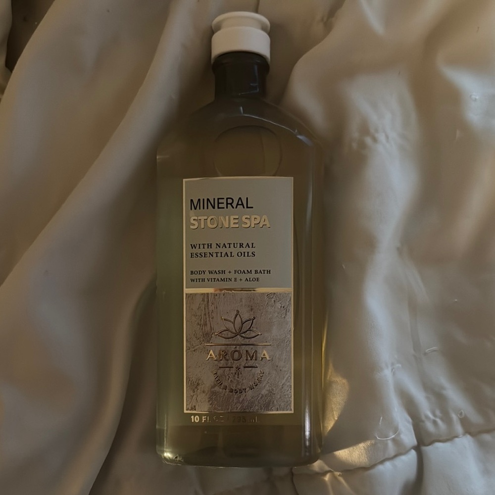 Bath & Body Works Mineral Stone Spa Body Wash